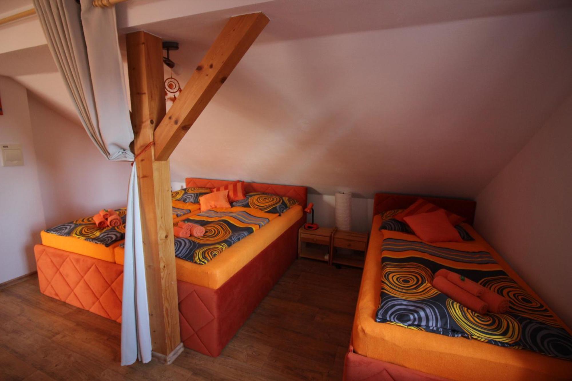 Orange Loft Apartment *