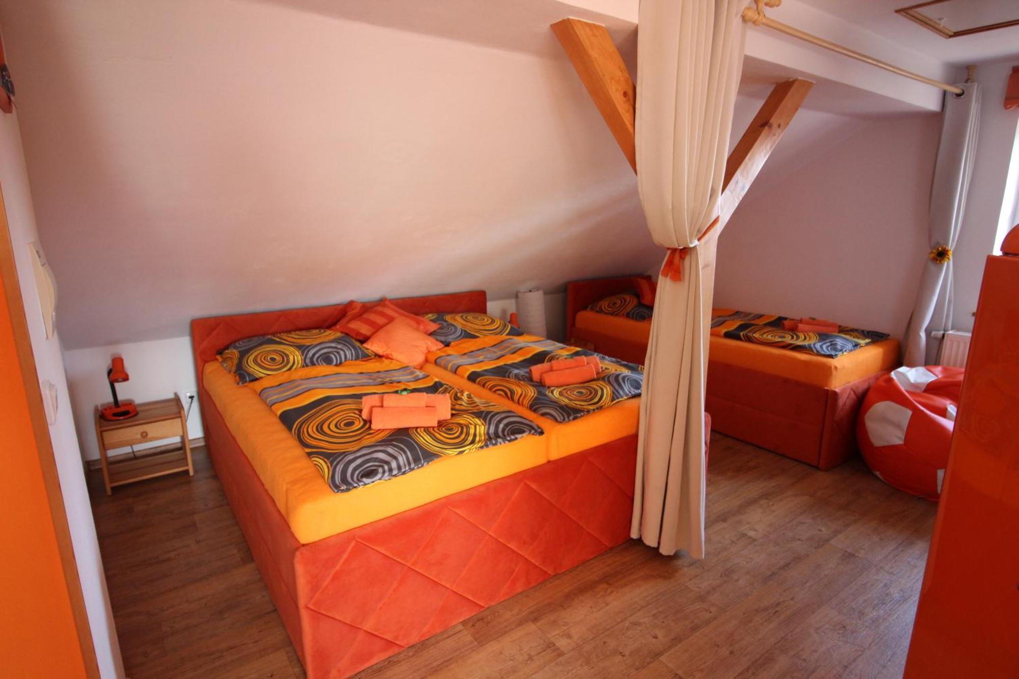 Orange Loft * Kajov